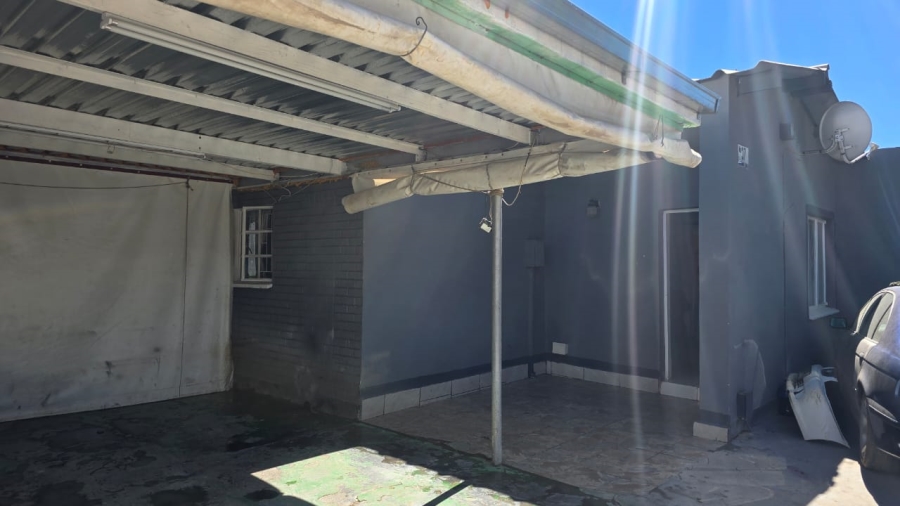 3 Bedroom Property for Sale in Roodepan Northern Cape